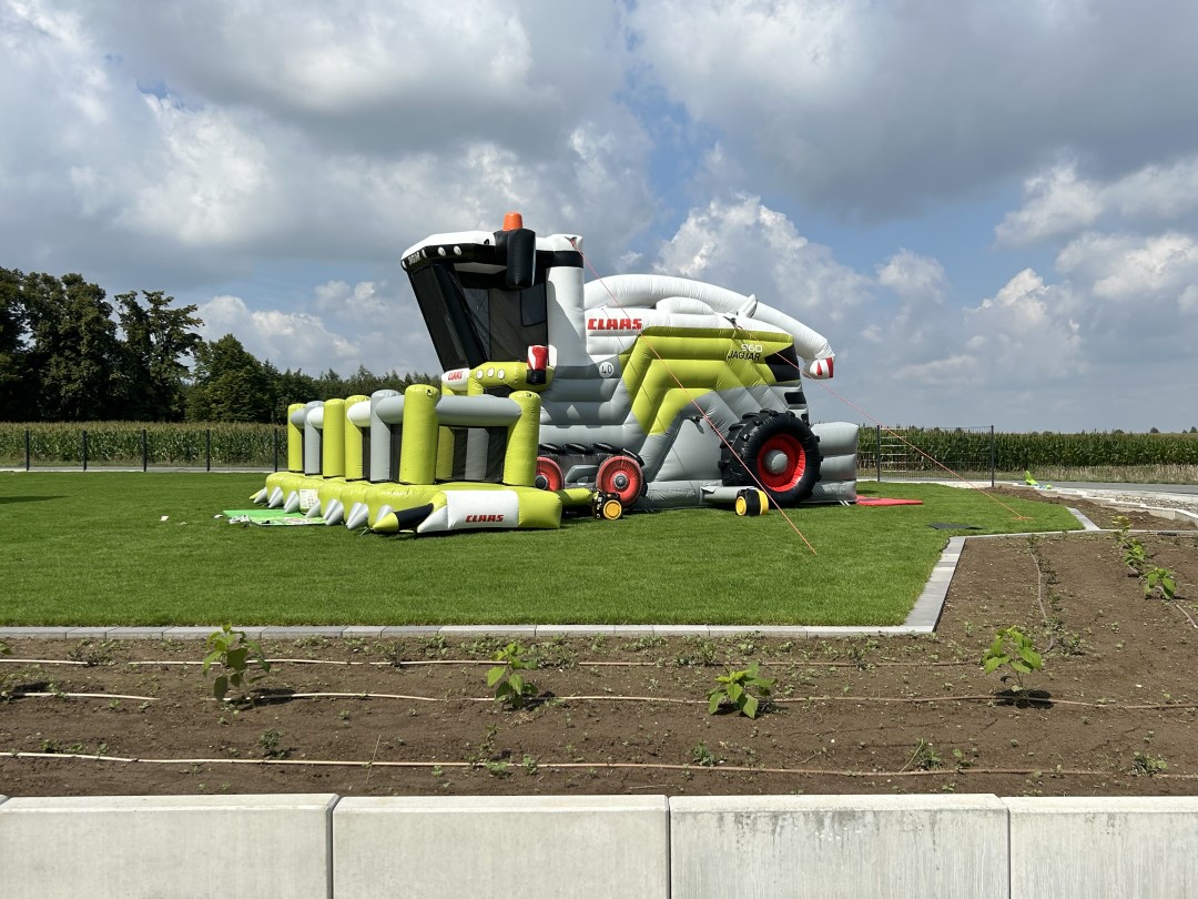 CLAAS%20Feldh%C3%A4cksler-H%C3%BCpfburg%20XXL%201a